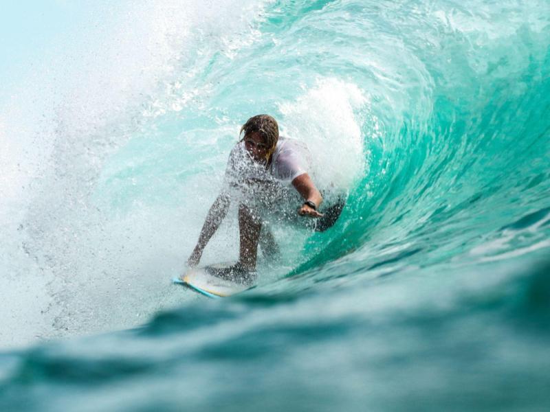 Learn to surf in perfect conditions